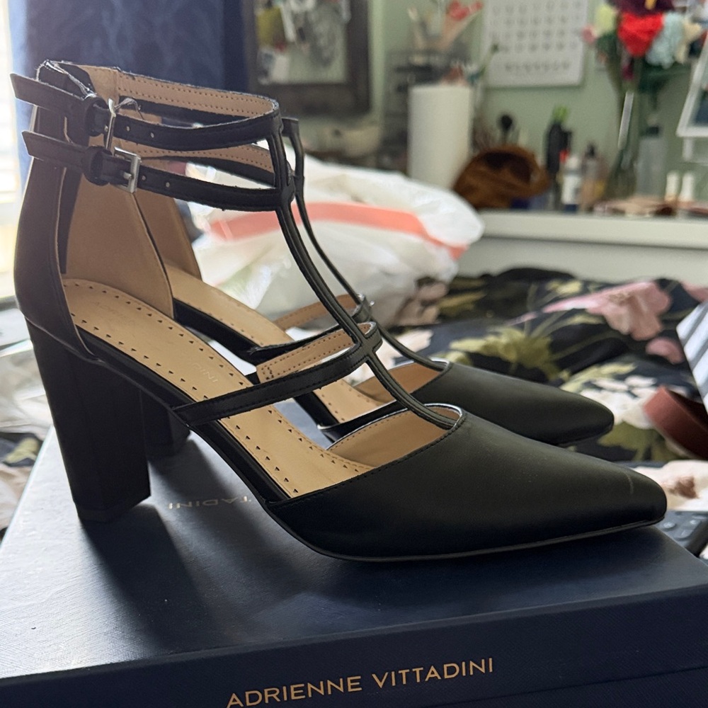 Adrienne Vittadini Black T-Strap Heels